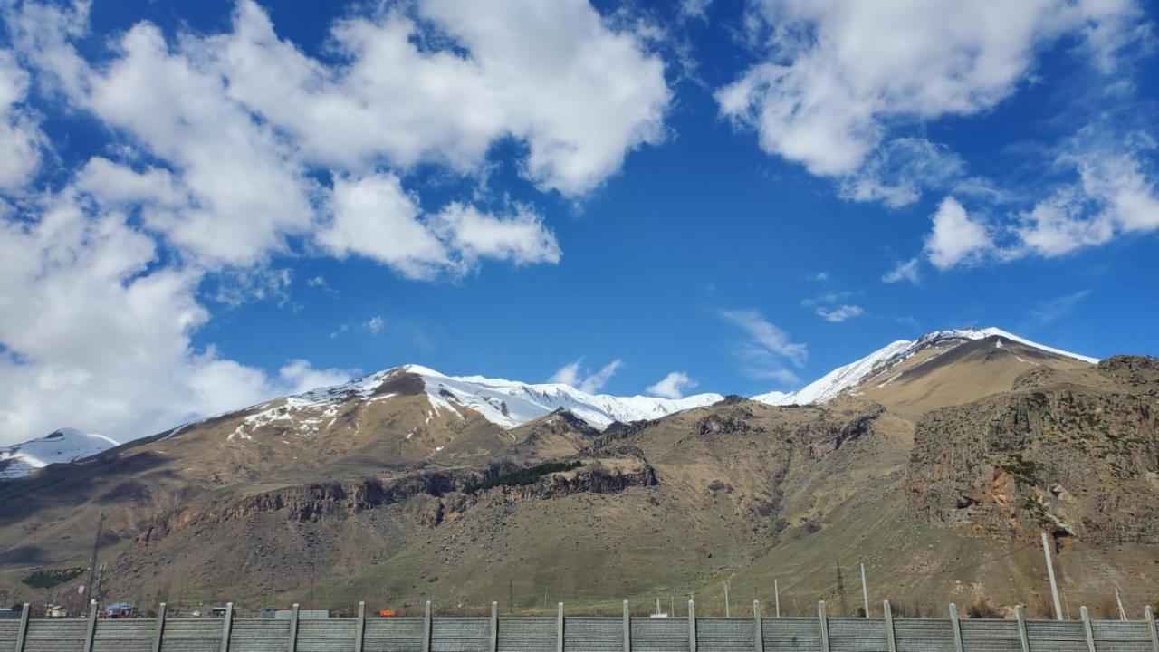 Mountain hut in Kazbegi Villa Buitenkant foto